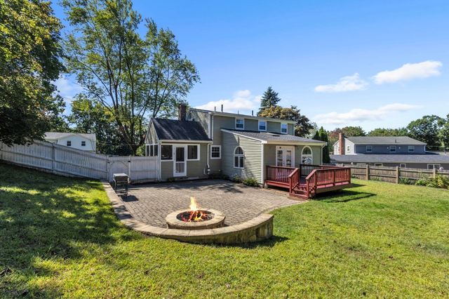 4 Stratton Rd, Hudson, MA 01749