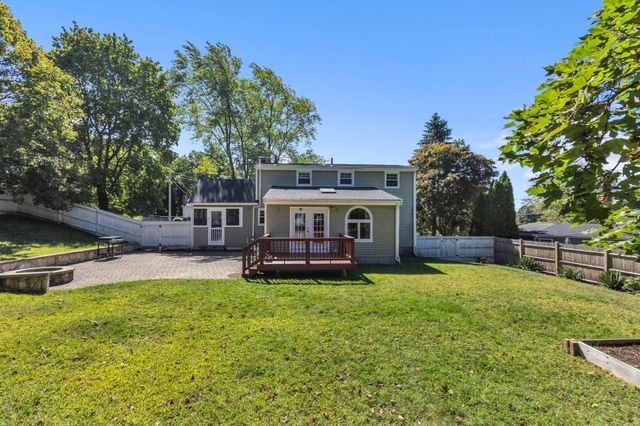 4 Stratton Rd, Hudson, MA 01749