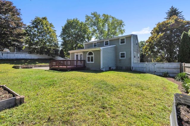 4 Stratton Rd, Hudson, MA 01749