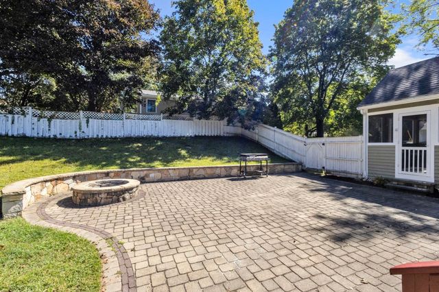 4 Stratton Rd, Hudson, MA 01749