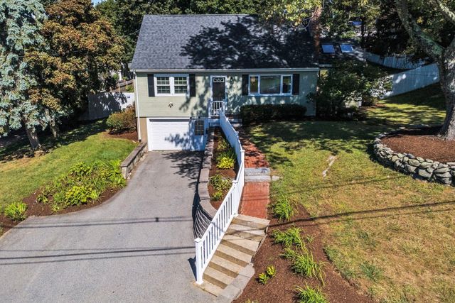 4 Stratton Rd, Hudson, MA 01749