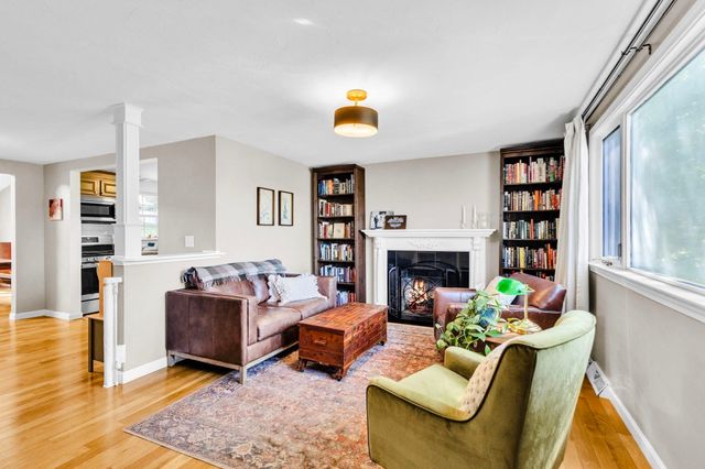 4 Stratton Rd, Hudson, MA 01749