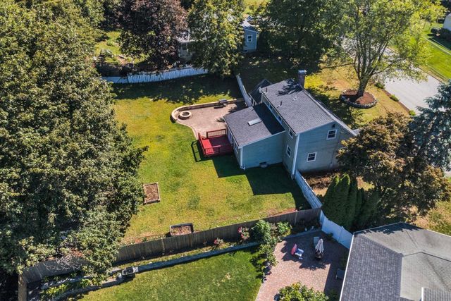 4 Stratton Rd, Hudson, MA 01749