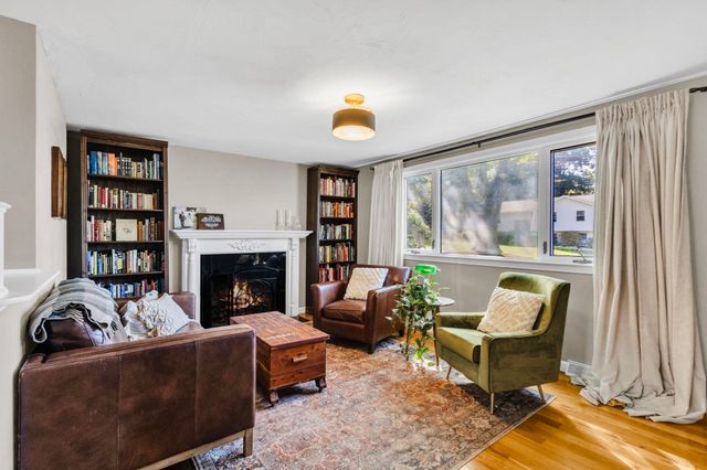 4 Stratton Rd, Hudson, MA 01749
