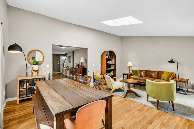 4 Stratton Rd, Hudson, MA 01749