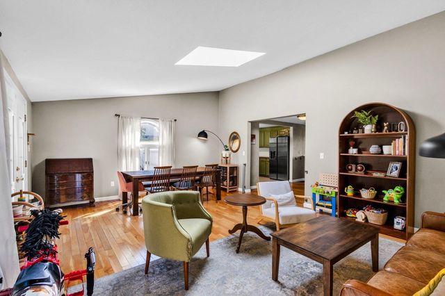 4 Stratton Rd, Hudson, MA 01749