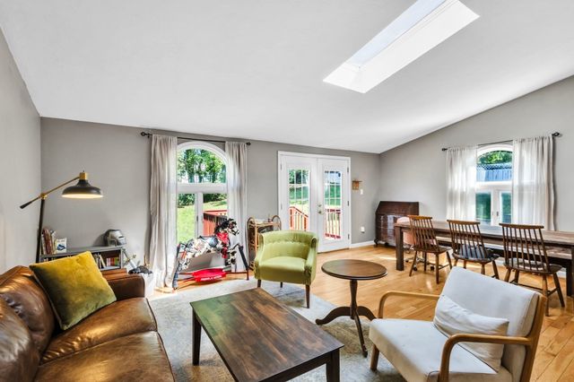 4 Stratton Rd, Hudson, MA 01749
