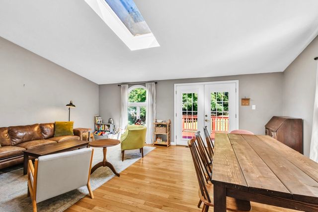 4 Stratton Rd, Hudson, MA 01749