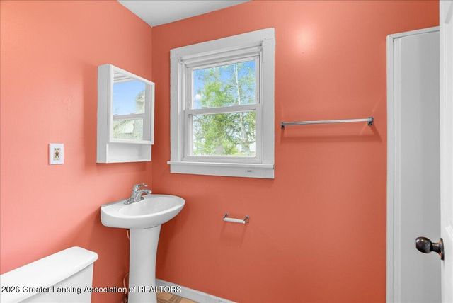 1213 E Kalamazoo Street, Lansing, MI 48912