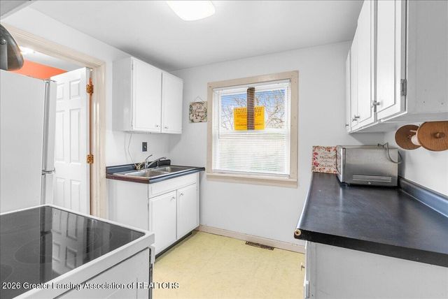 1213 E Kalamazoo Street, Lansing, MI 48912