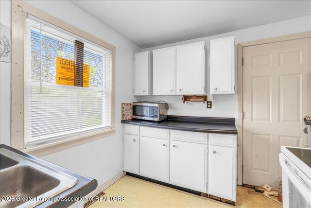 1213 E Kalamazoo Street, Lansing, MI 48912