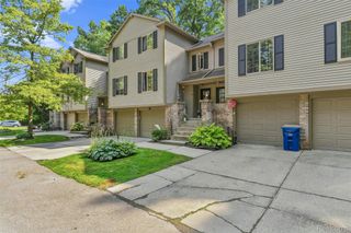 7109 Colonial Oaks Drive, Waterford Charter Township, MI 48327