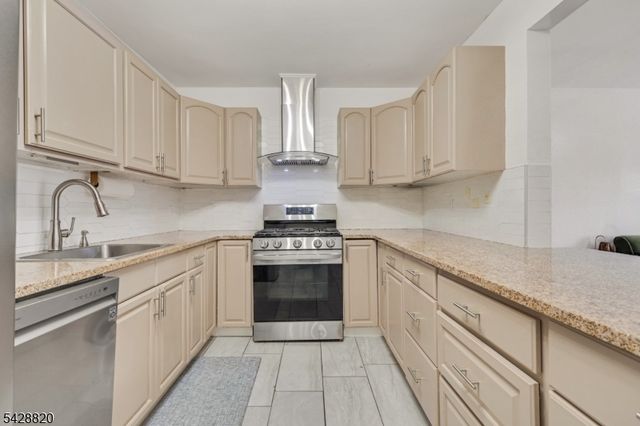 13 Kovach St, Franklin Boro, NJ 07416