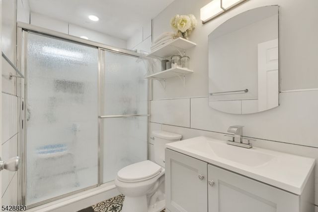13 Kovach St, Franklin Boro, NJ 07416
