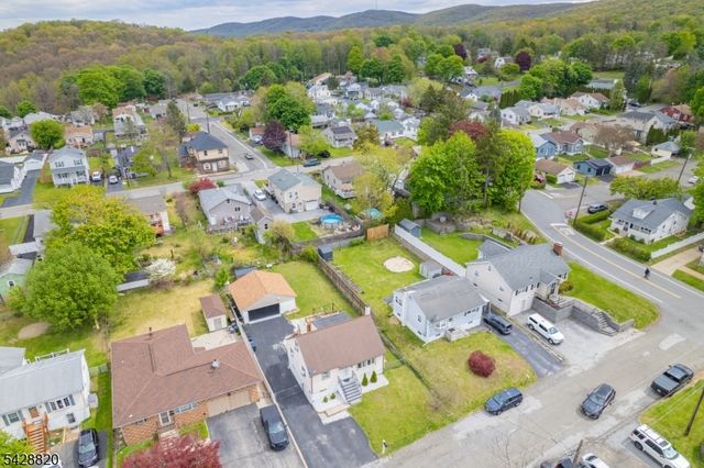 13 Kovach St, Franklin Boro, NJ 07416