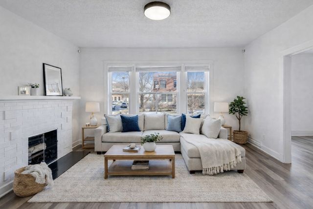 3047 W Berteau Avenue 1, Chicago, IL 60618