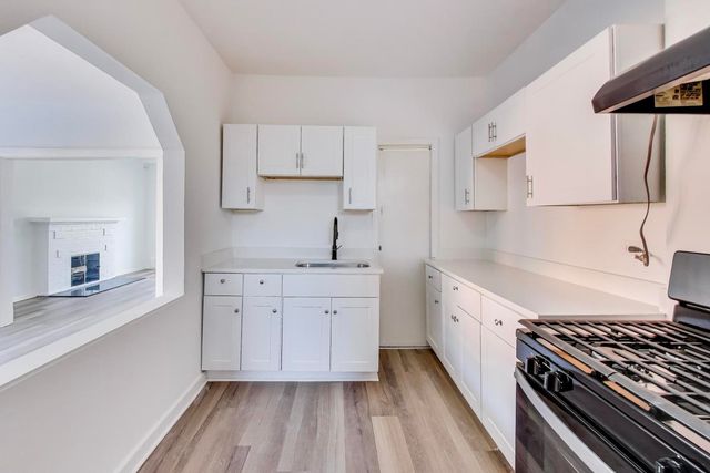 3047 W Berteau Avenue 1, Chicago, IL 60618