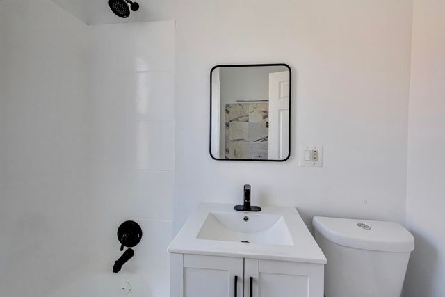 3047 W Berteau Avenue 1, Chicago, IL 60618