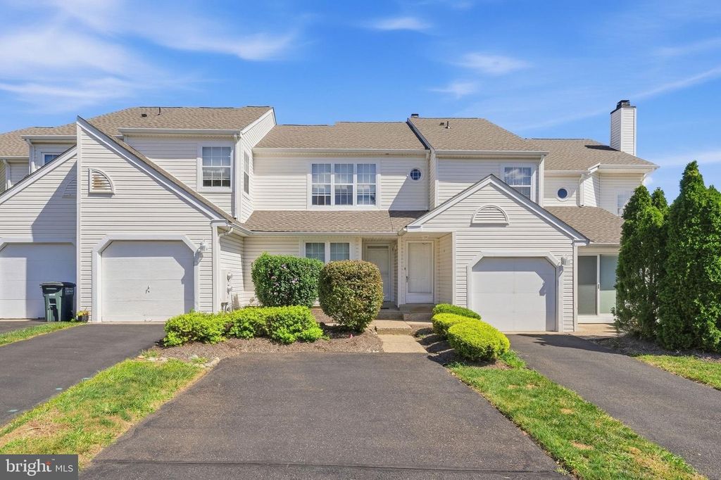 36 BANBURY CT, SOUTHAMPTON, PA 18966 — exterior