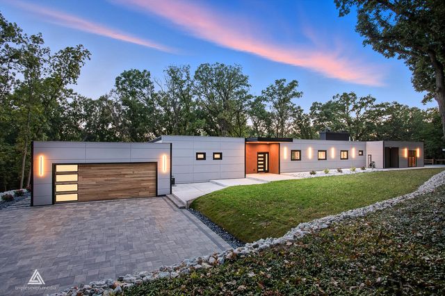 12604 S Pawnee Road, Palos Park, IL 60464