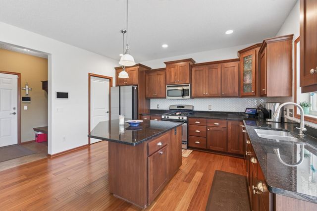 6220 Homestead Avenue S, Cottage Grove, MN 55016