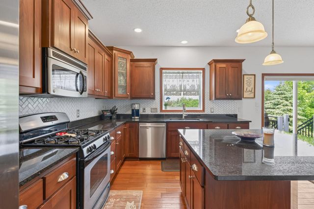6220 Homestead Avenue S, Cottage Grove, MN 55016