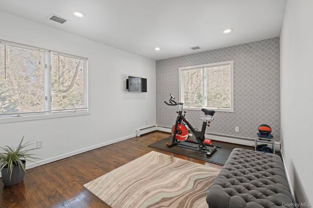 25 Cliff Road W, Wading River, NY 11792