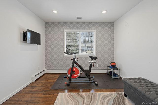 25 Cliff Road W, Wading River, NY 11792