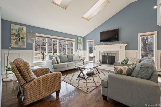 25 Cliff Road W, Wading River, NY 11792