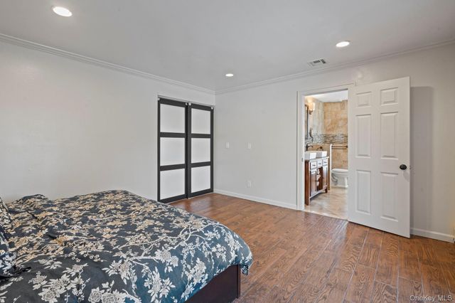 25 Cliff Road W, Wading River, NY 11792