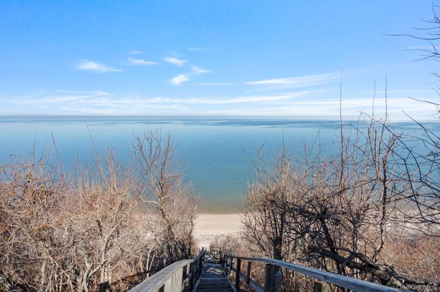 25 Cliff Road W, Wading River, NY 11792