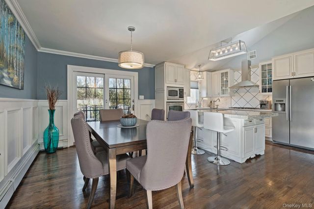 25 Cliff Road W, Wading River, NY 11792