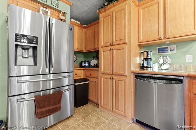 11191 Shady Grove Court, South Lyon, MI 48178