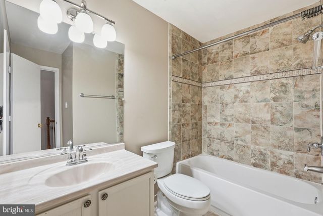 8074 SEBON DR, Vienna, VA 22180