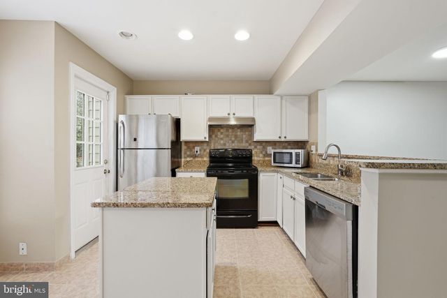 8074 SEBON DR, Vienna, VA 22180