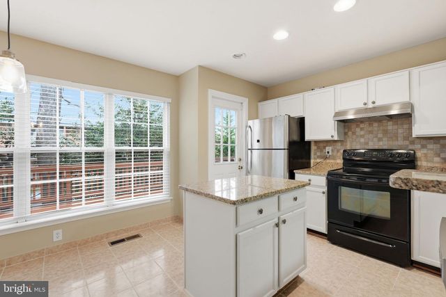 8074 SEBON DR, Vienna, VA 22180