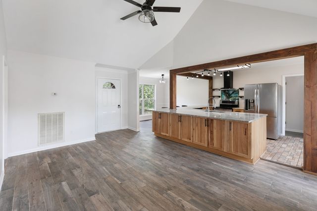 8001 Anna Ct, Greenbrier, TN 37073