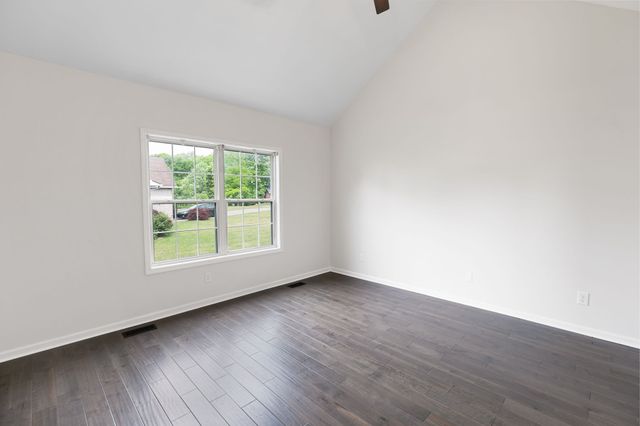 8001 Anna Ct, Greenbrier, TN 37073