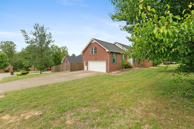 8001 Anna Ct, Greenbrier, TN 37073