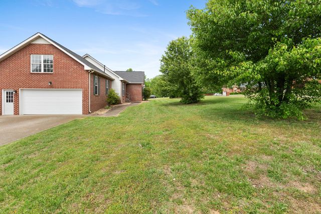 8001 Anna Ct, Greenbrier, TN 37073