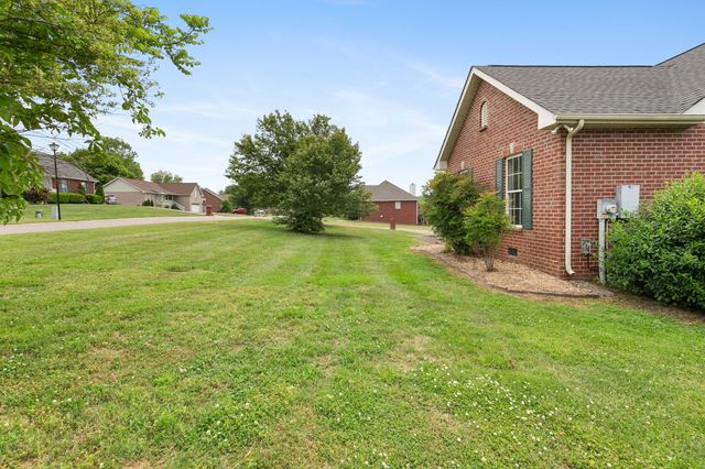 8001 Anna Ct, Greenbrier, TN 37073