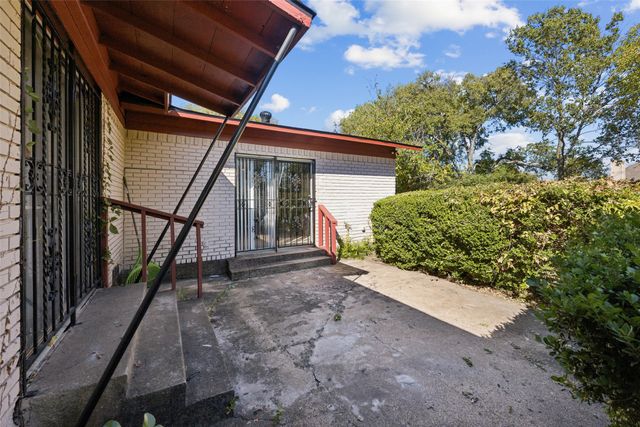 2739 Plaza Boulevard, Dallas, TX 75241