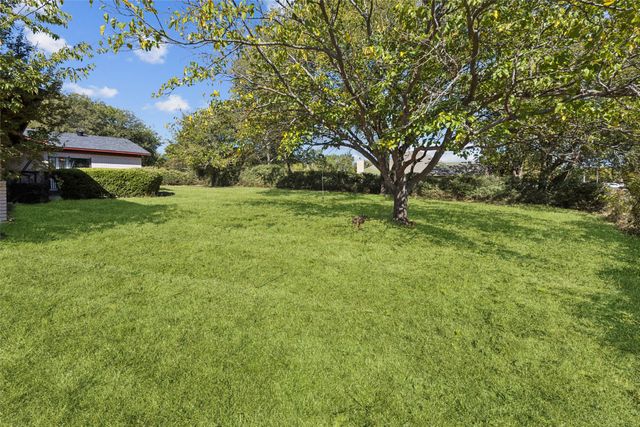 2739 Plaza Boulevard, Dallas, TX 75241
