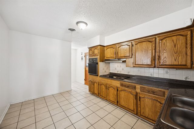 2739 Plaza Boulevard, Dallas, TX 75241