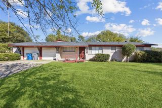 2739 Plaza Boulevard, Dallas, TX 75241