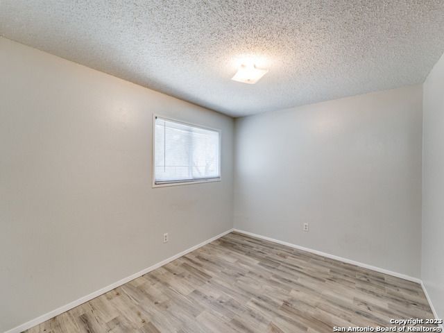 1351 SPITZ KEGEL VIEW DR, Canyon Lake, TX 78133