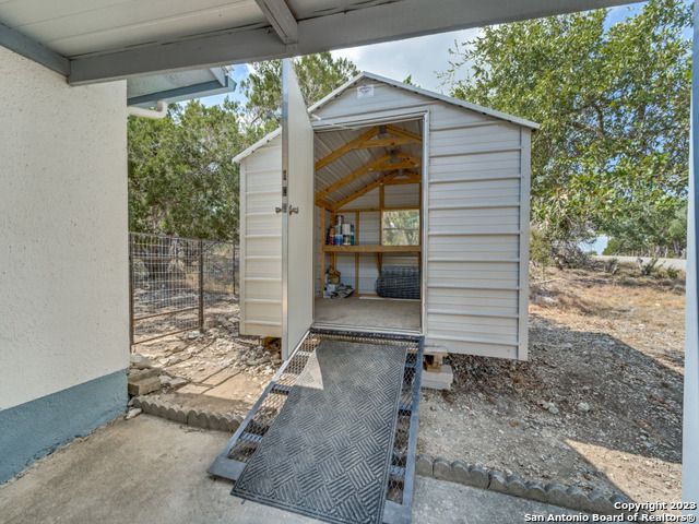 1351 SPITZ KEGEL VIEW DR, Canyon Lake, TX 78133