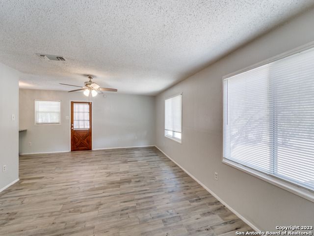 1351 SPITZ KEGEL VIEW DR, Canyon Lake, TX 78133