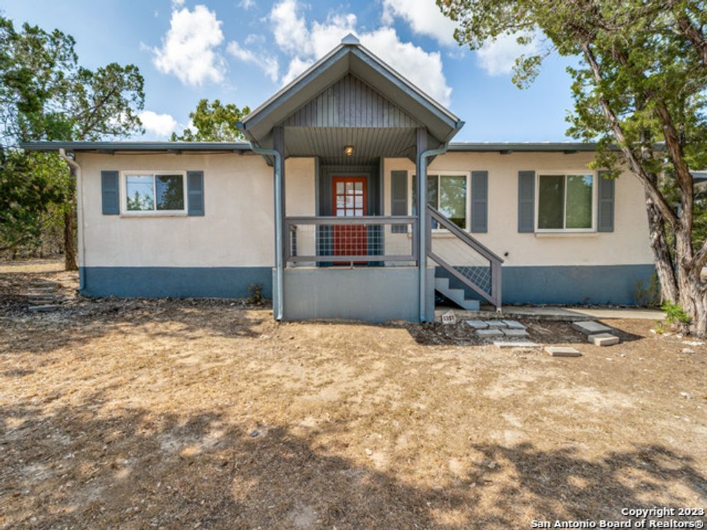 1351 SPITZ KEGEL VIEW DR, Canyon Lake, TX 78133