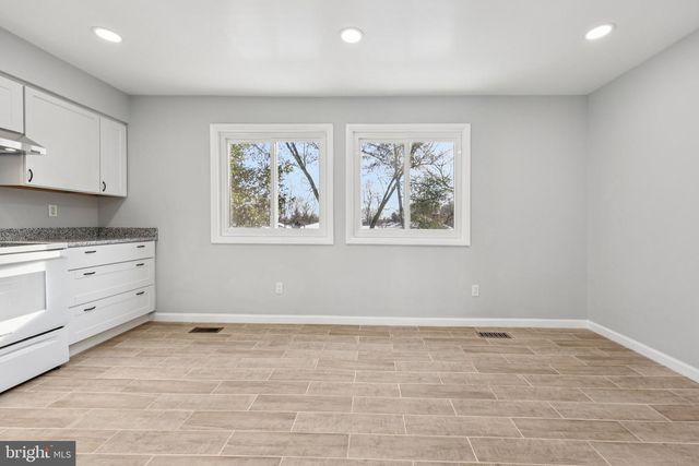 500 GILES PL, Sterling, VA 20164